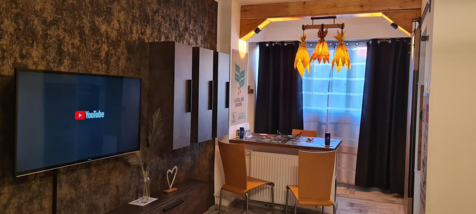 Tiki'S Bar Studio Bukarest Eksteriør billede