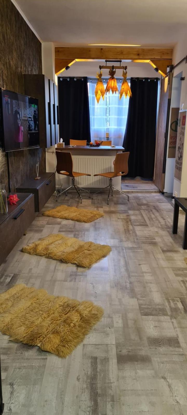 Tiki'S Bar Studio Bukarest Eksteriør billede